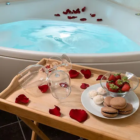 Downtown Pool House * Faro